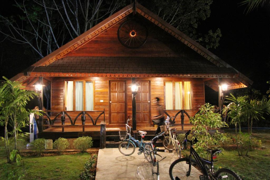 Burilamplai Resort Thung Yai Phòng bức ảnh
