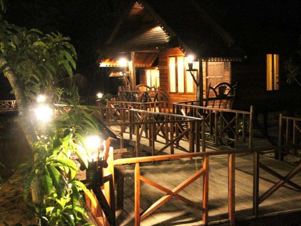 Burilamplai Resort Thung Yai Ngoại thất bức ảnh