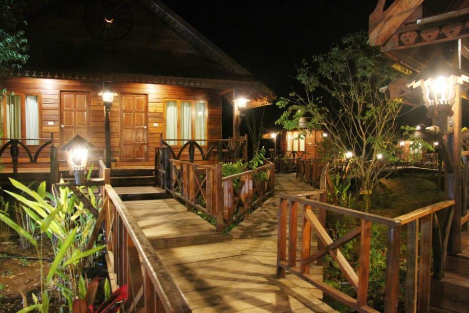 Burilamplai Resort Thung Yai Phòng bức ảnh