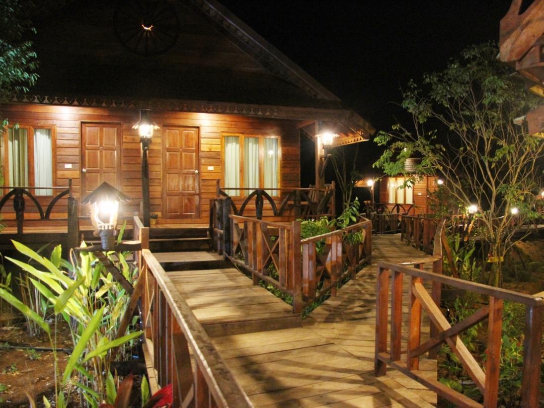 Burilamplai Resort Thung Yai Ngoại thất bức ảnh